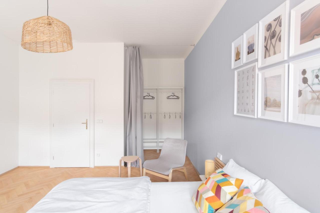Lägenhet Days - Modern Apts - Fast Wifi - Netflix - 7 Min Wenceslas Sq *