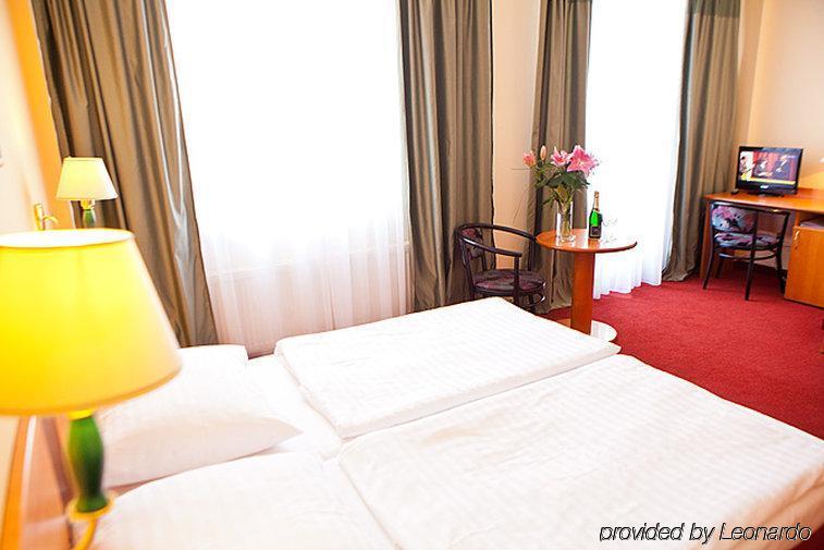 Central Hotel 3*