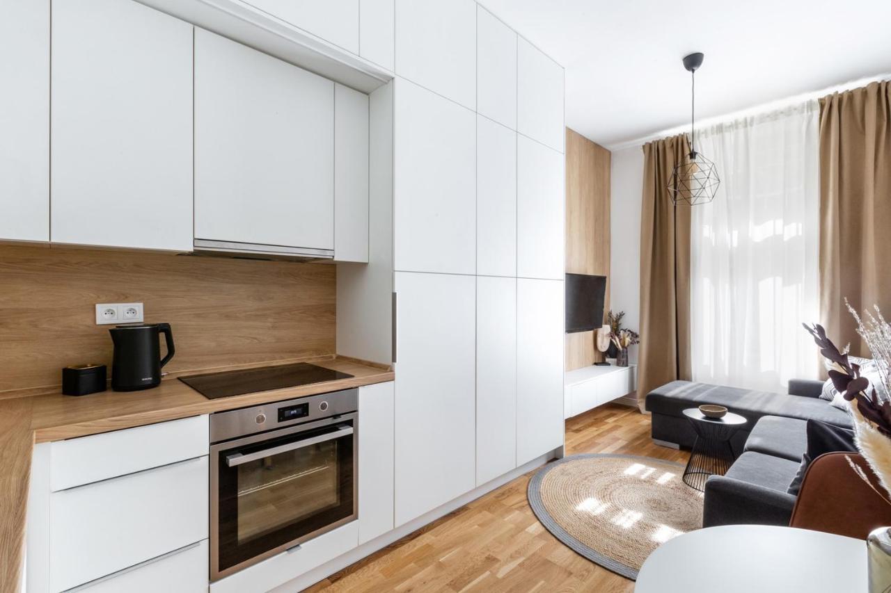 Turnkey I Cozy Studio By Letna Park Lägenhet