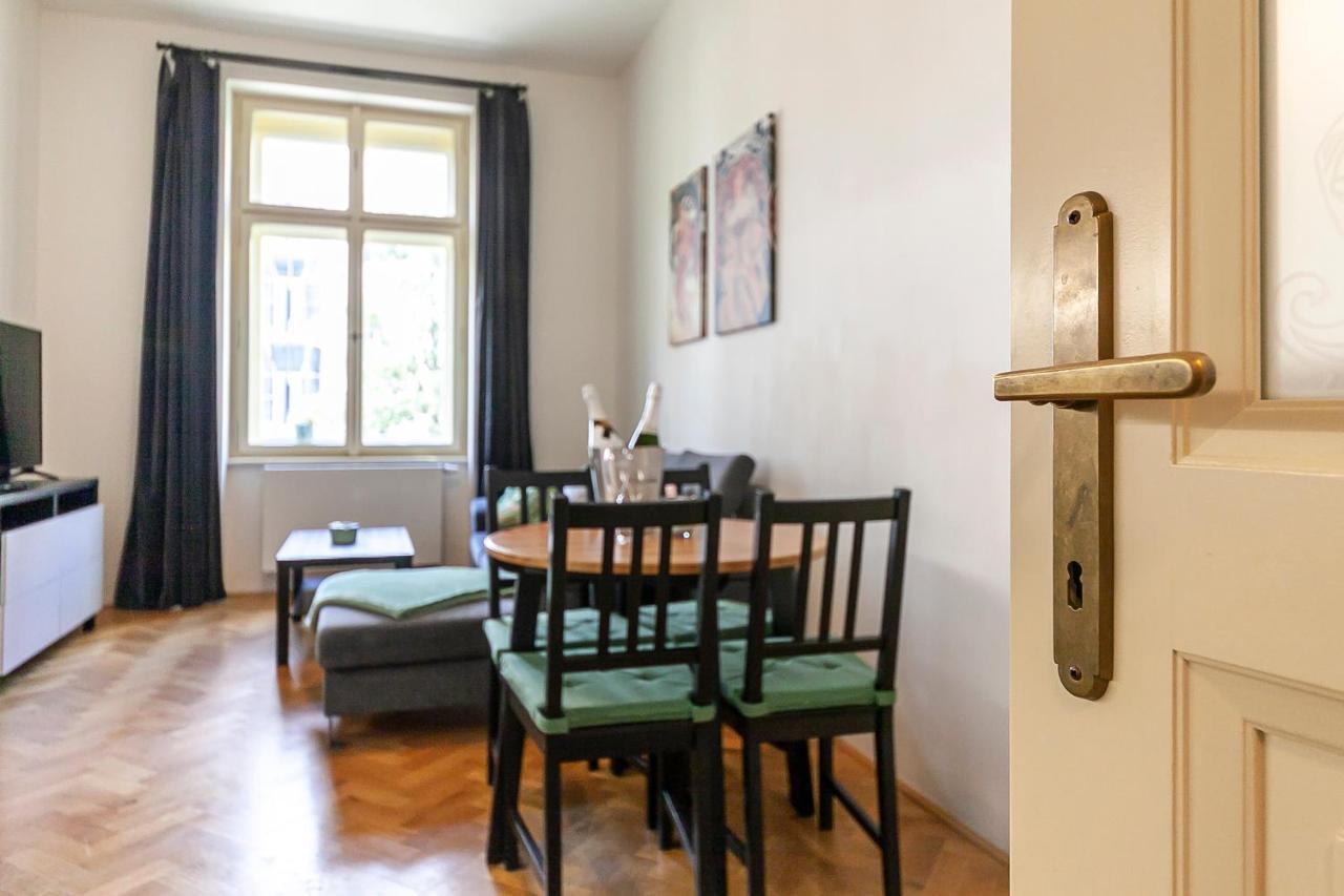 Alfons Mucha Flat / Quiet Street / National Museum Apartment Prag
