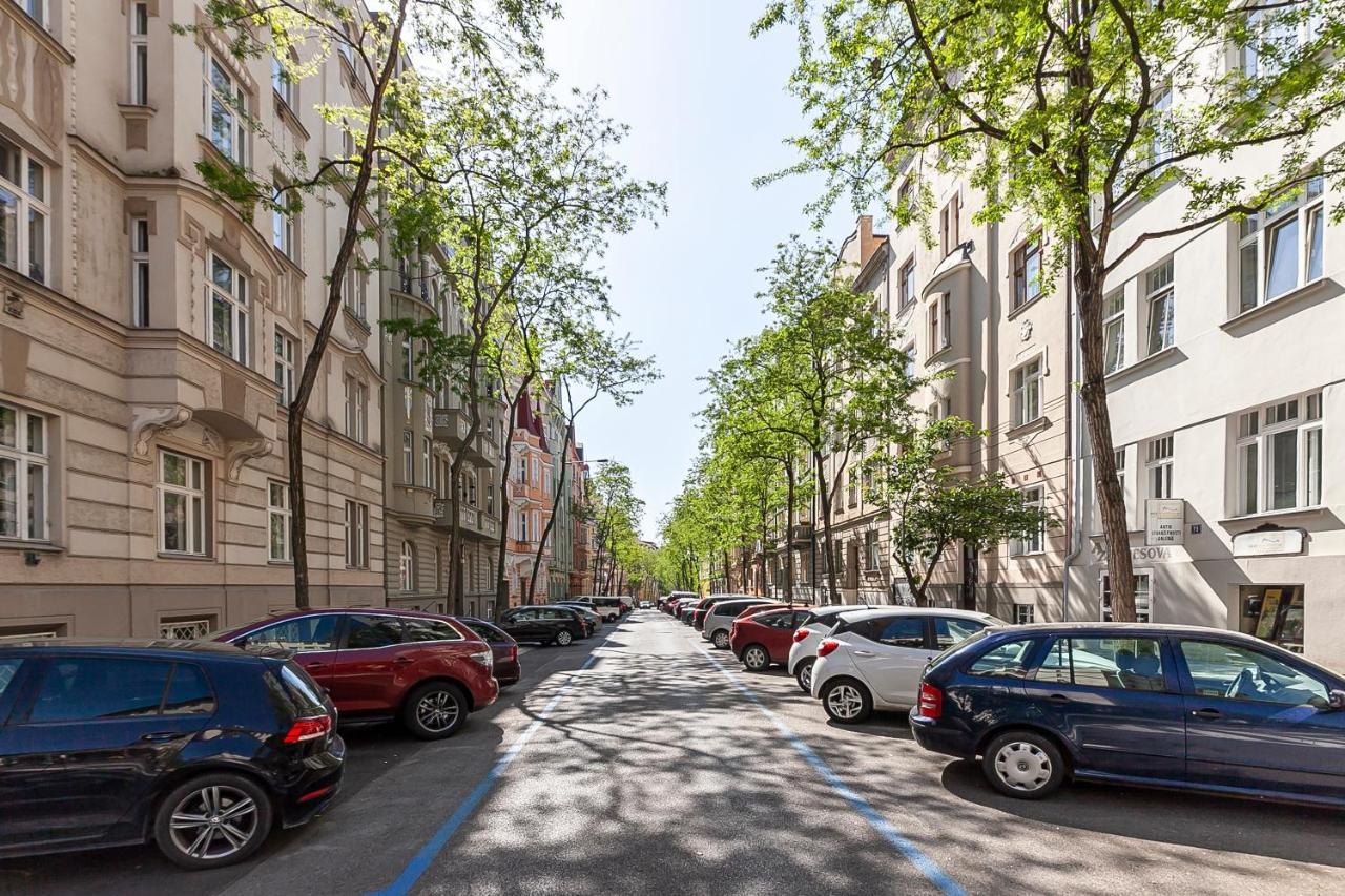 Alfons Mucha Flat / Quiet Street / National Museum * Prag