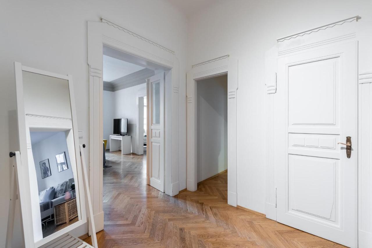 Lägenhet Grand Deluxe Vip Prag