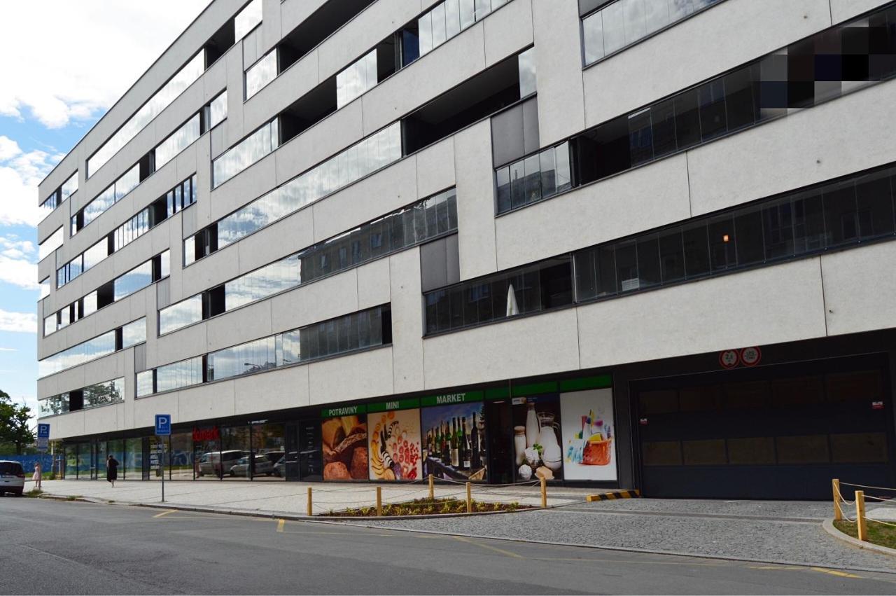With Free Parking In Apartment Prague