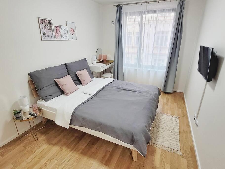 Newly Built With Balcony, Ac And Free Indoor Garage Lägenhet