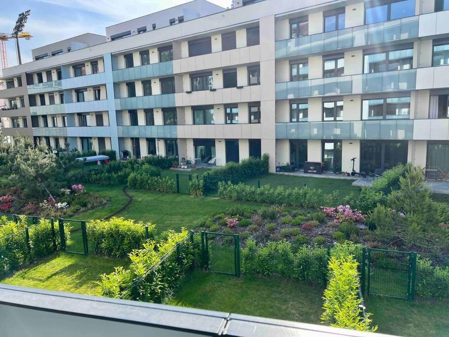 Newly Built With Balcony, Ac And Free Indoor Garage Lägenhet