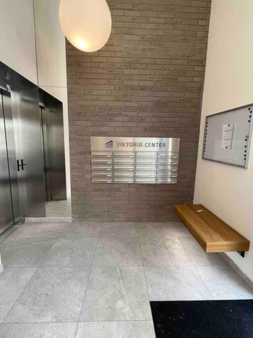Lägenhet Newly Built With Balcony, Ac And Free Indoor Garage