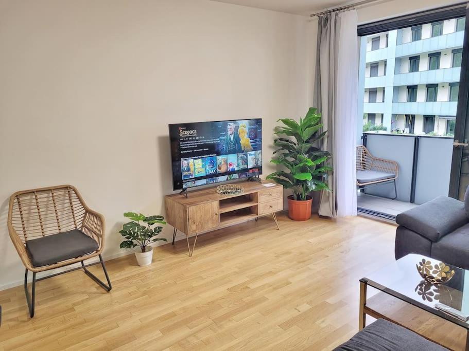 Newly Built With Balcony, Ac And Free Indoor Garage Lägenhet *