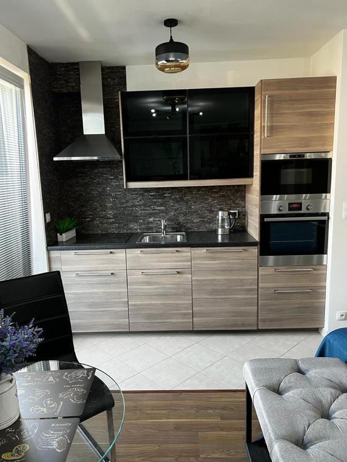 Iron Cube Apartmán