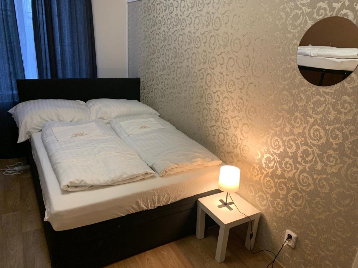 Helen U Namesti Miru Vandrarhem Prag