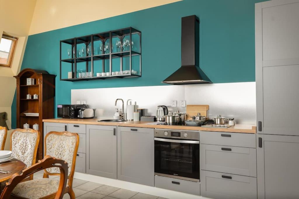 Chateau Charme - Centre Apartment *