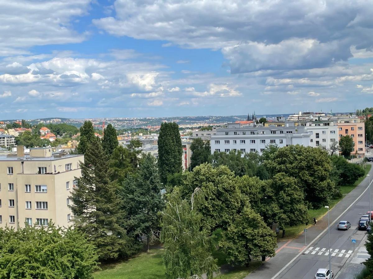 Light Cozy Flat Large Terrace Near Castle Apartment Prag