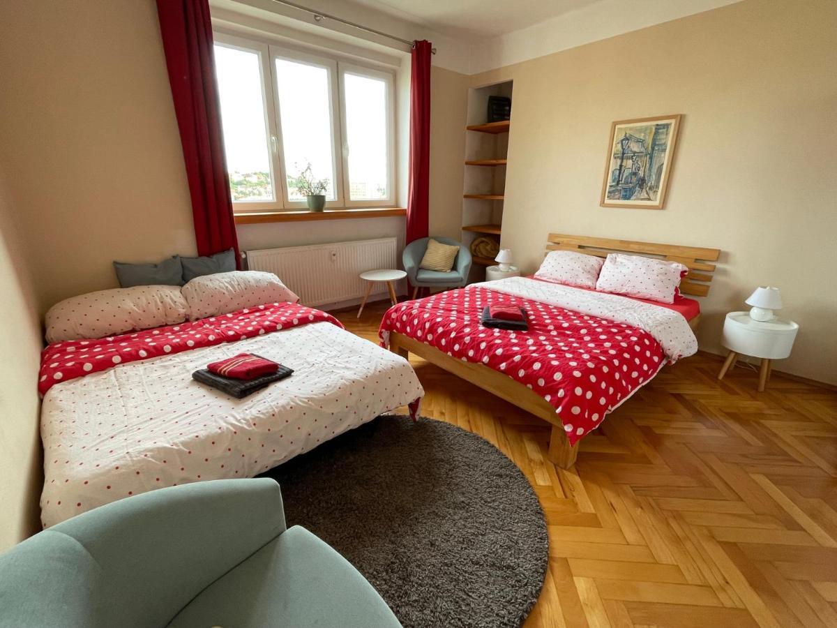 Light Cozy Flat Large Terrace Near Castle Apartment Prag
