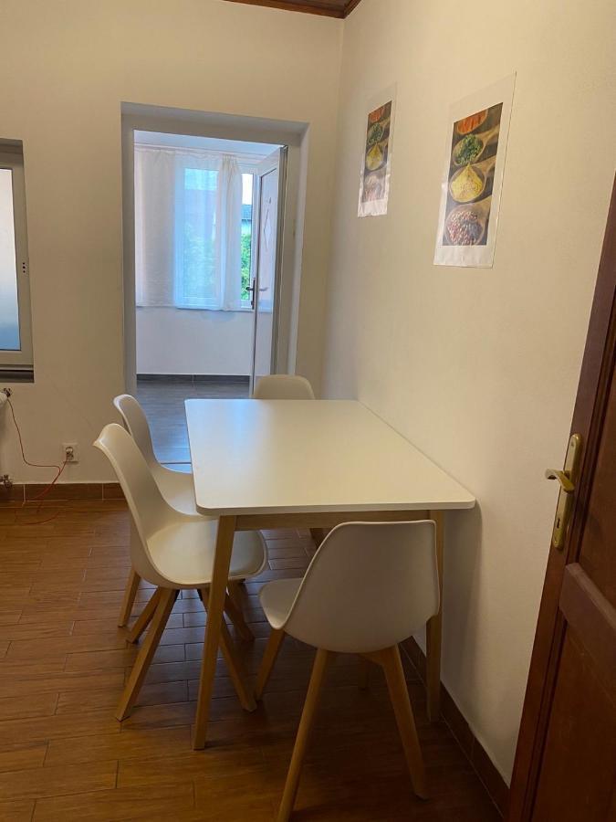 Apartment 3 In 1 Location *