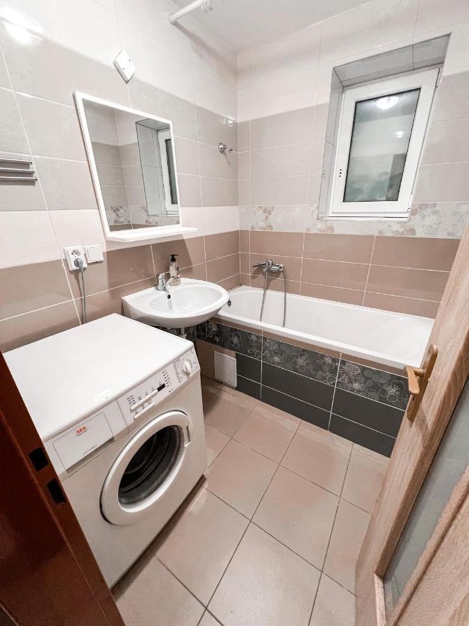 Apartment 3 In 1 Location *