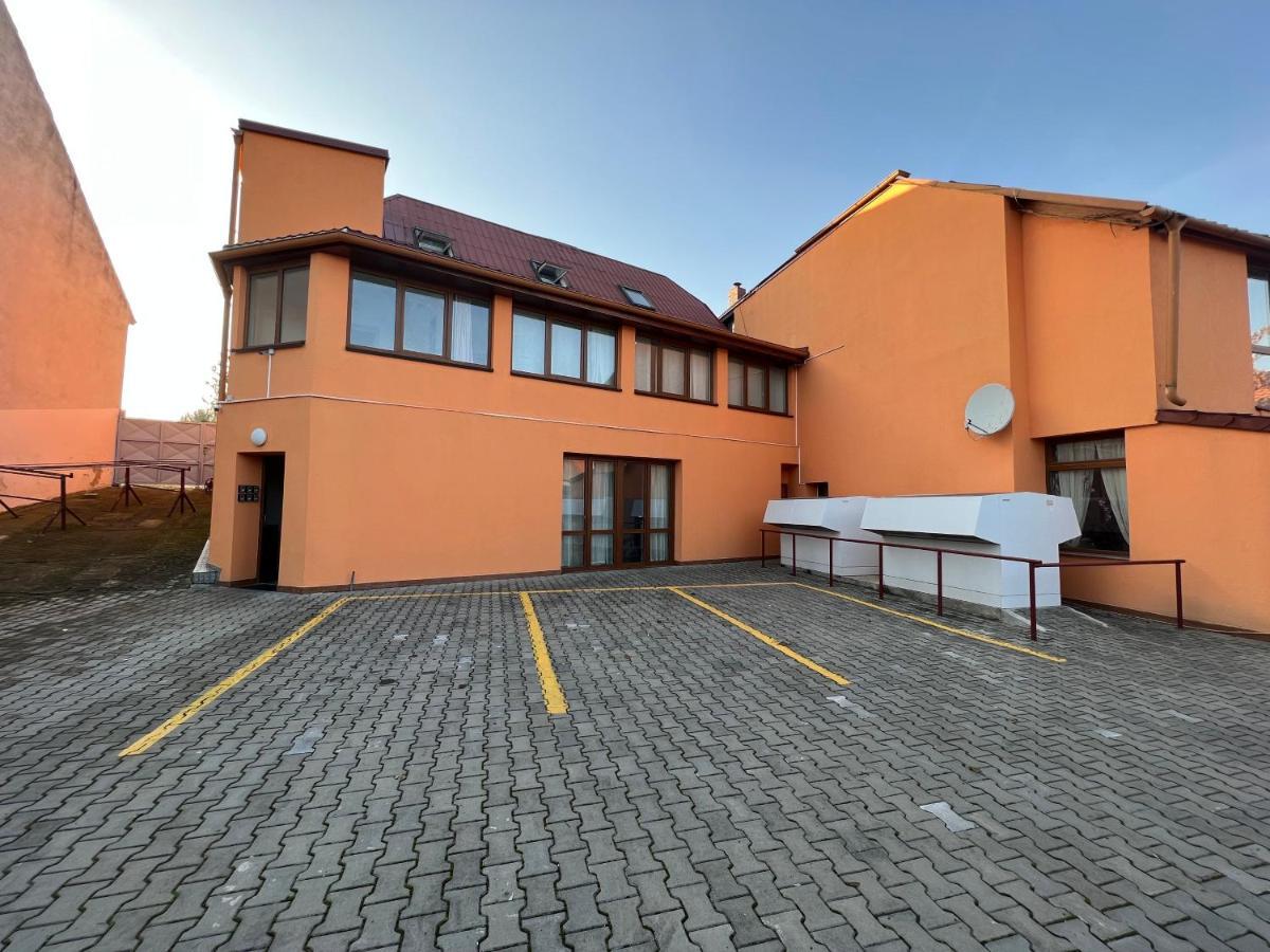 Apartment 3 In 1 Location *