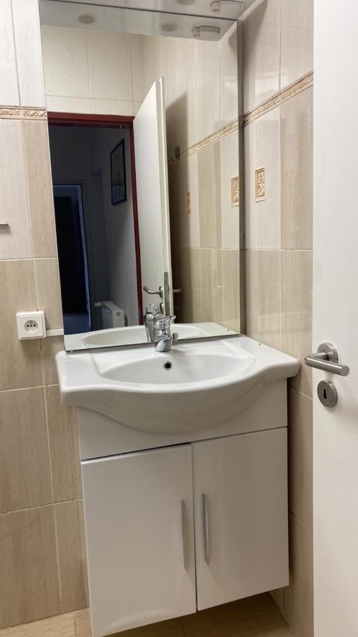 3 In 1 Location Apartment *