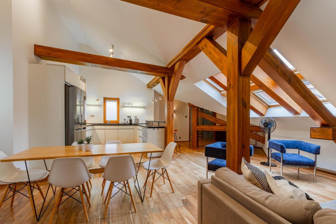 Lägenhet Days - Spacious 117m2 Attic Retreat W Ac - Near Old Town Sq