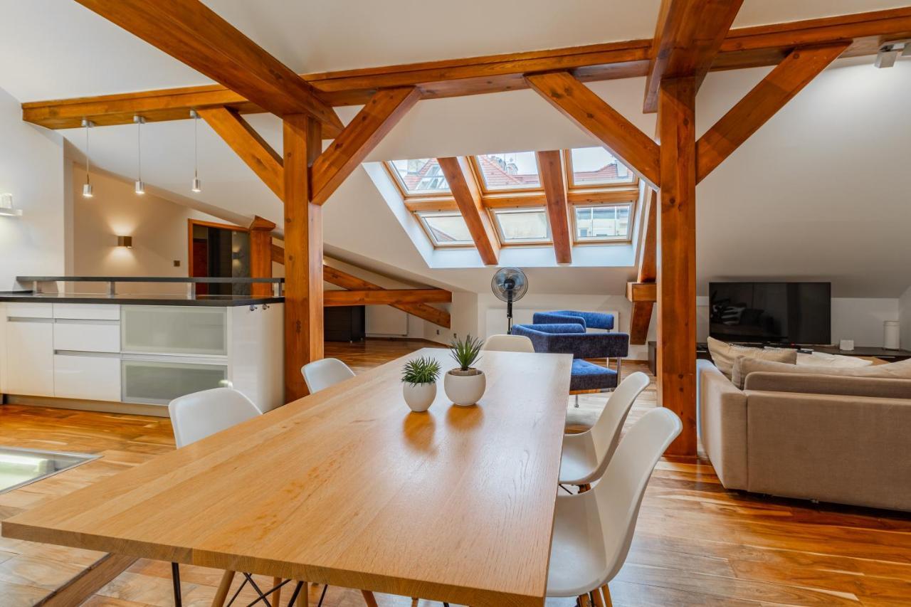 Days - Spacious 117m2 Attic Retreat W Ac - Near Old Town Sq *