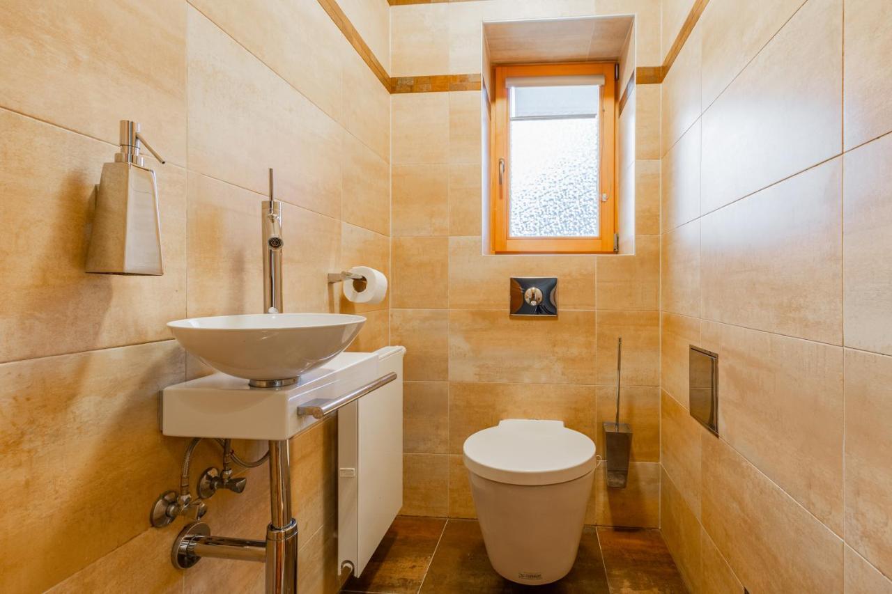 Lägenhet Days - Spacious 117m2 Attic Retreat W Ac - Near Old Town Sq