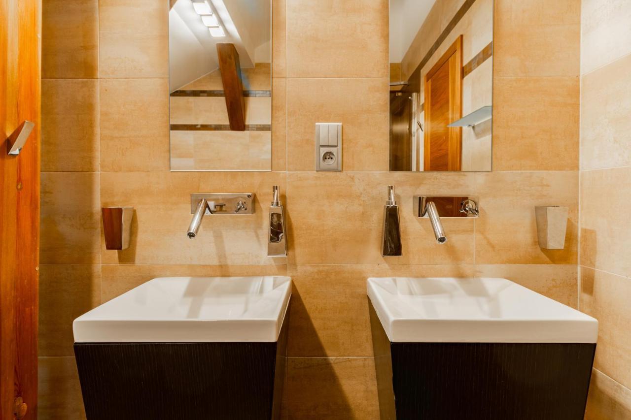 Days - Spacious 117m2 Attic Retreat W Ac - Near Old Town Sq * Prague