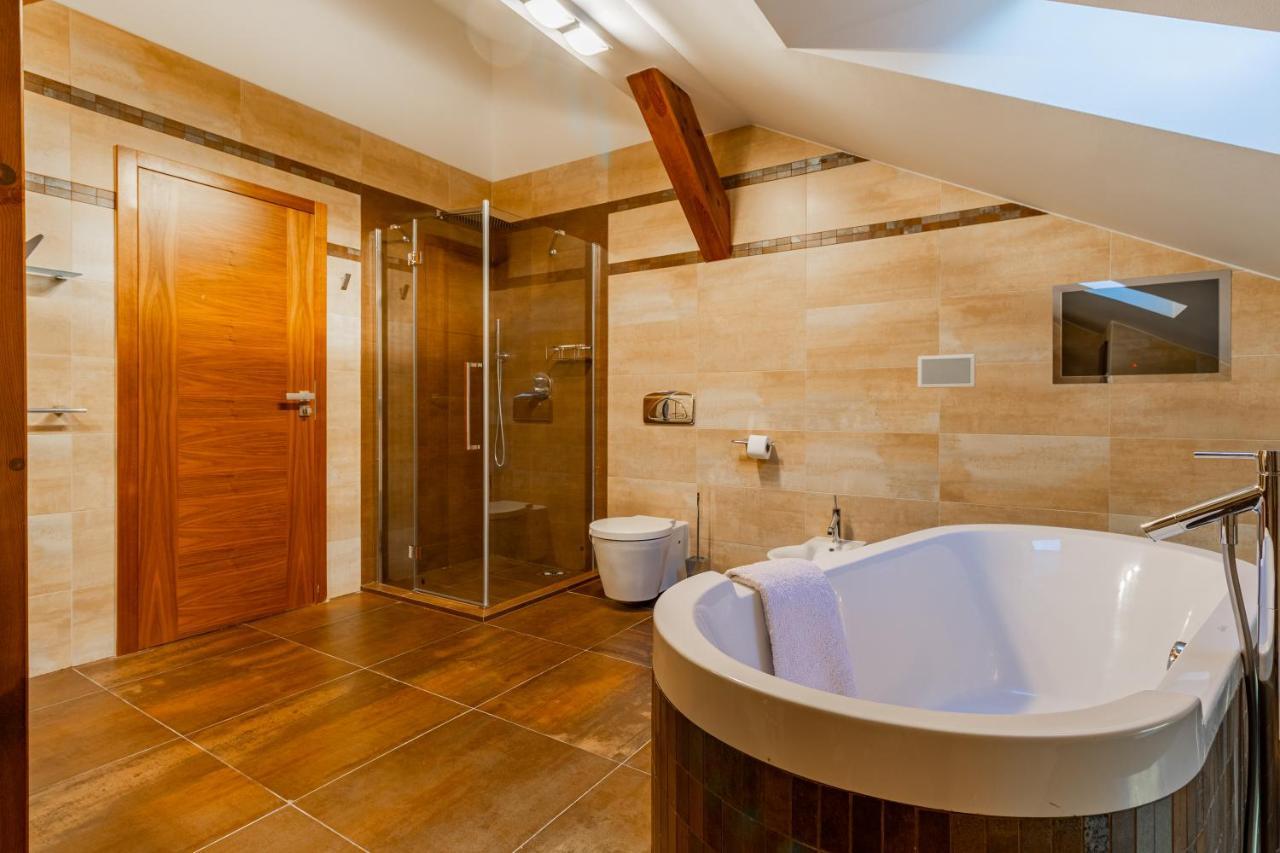 Days - Spacious 117m2 Attic Retreat W Ac - Near Old Town Sq * Prag