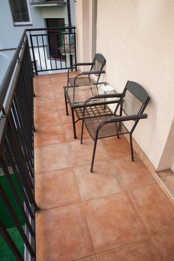 2b Pechackova Family With Balcony By The River Apartment *