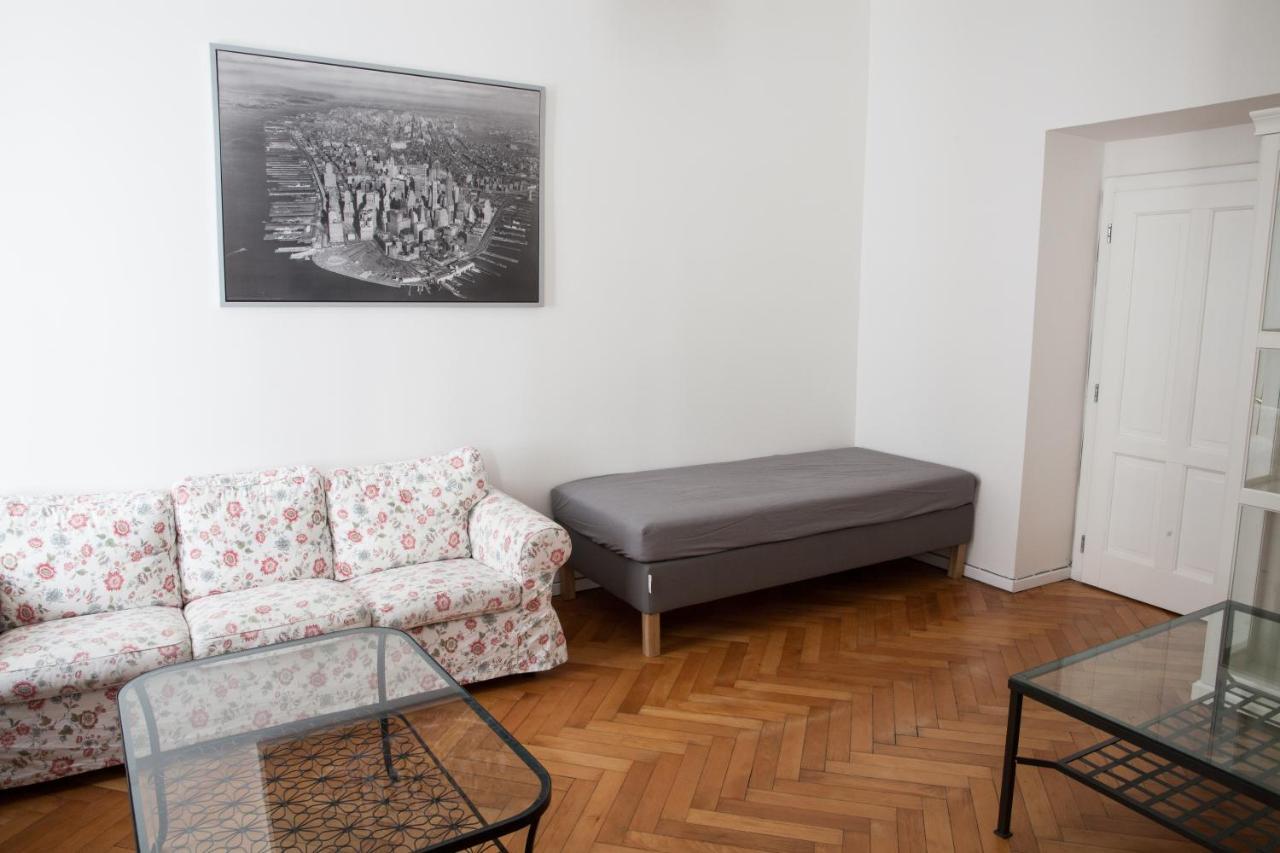2b Pechackova Family With Balcony By The River Apartment *