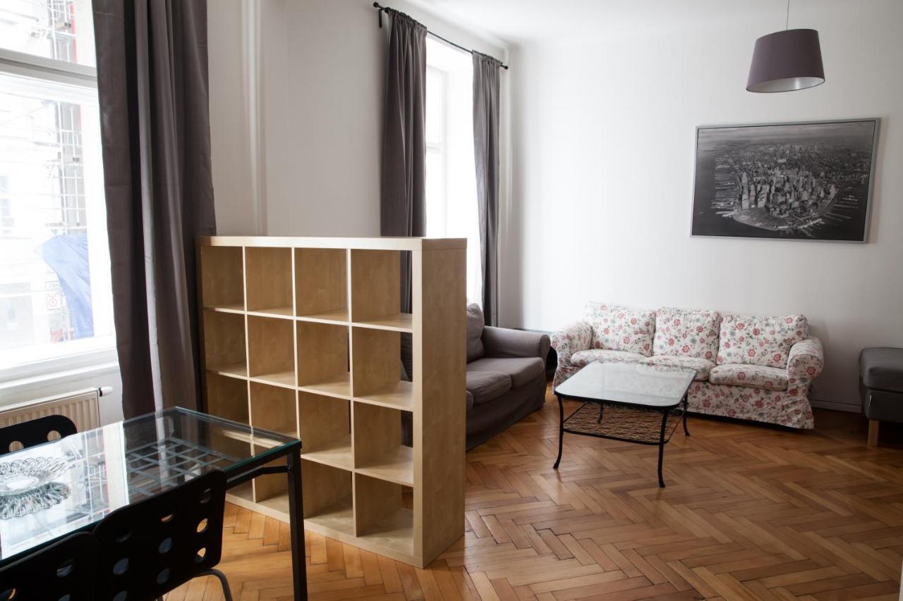 Apartment 2b Pechackova Family With Balcony By The River