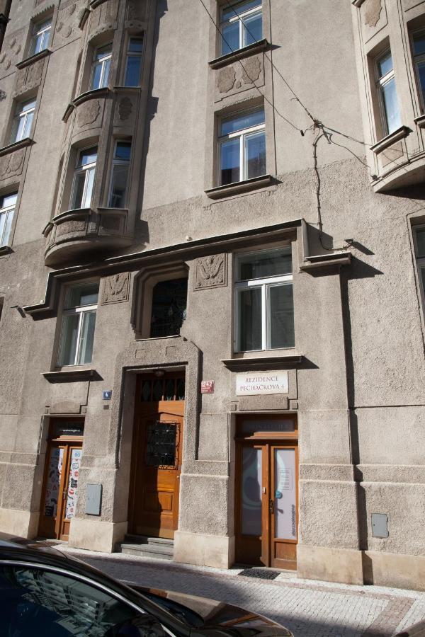 Apartment 2b Pechackova Family With Balcony By The River Prag