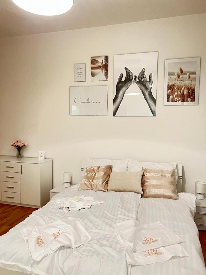 New Chain Florenc Apartment *