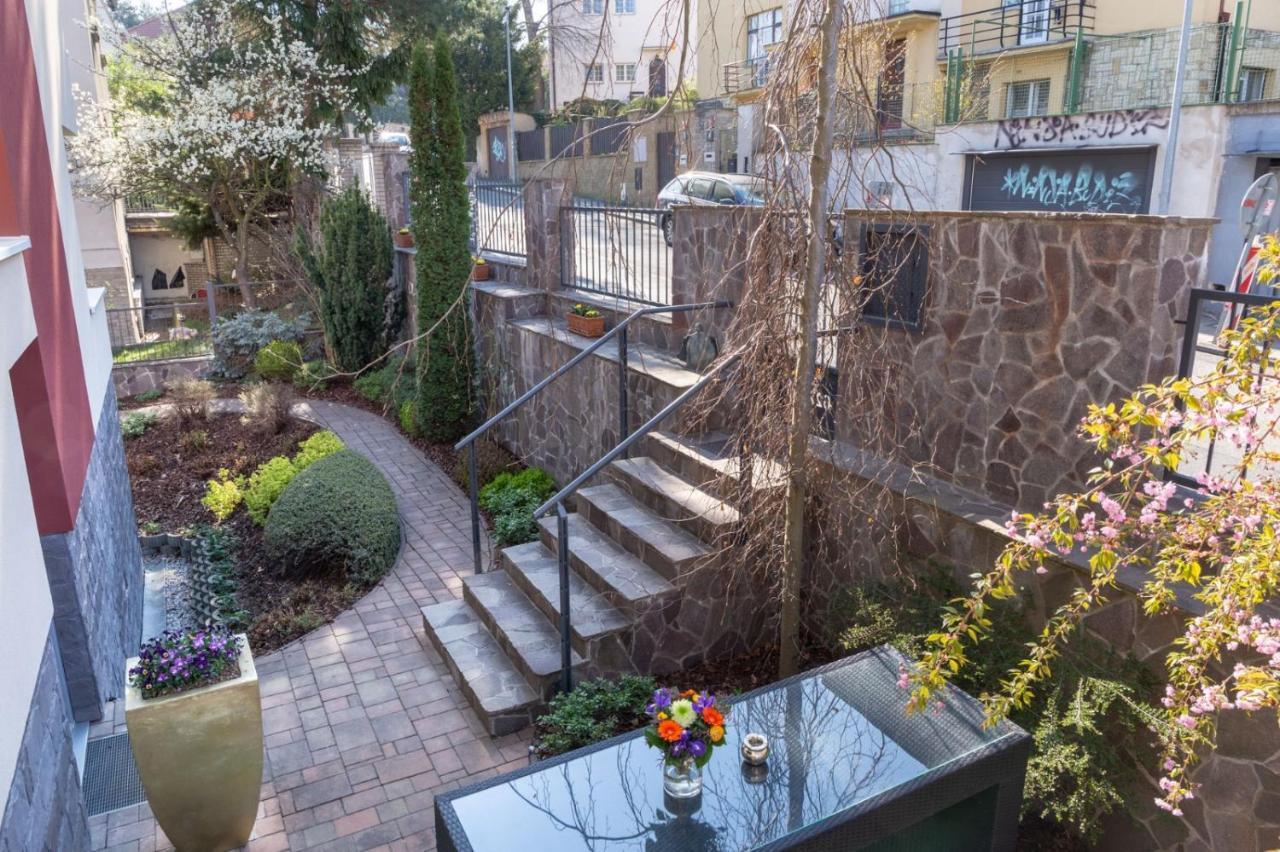 Apartment 2+kk, 50 M2 V Klidne Lokalite. 10 Min Od Centra Prahy.