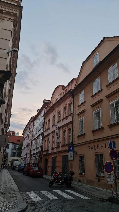 Laxmi Happy In Historical Rum i privatbostad Prag