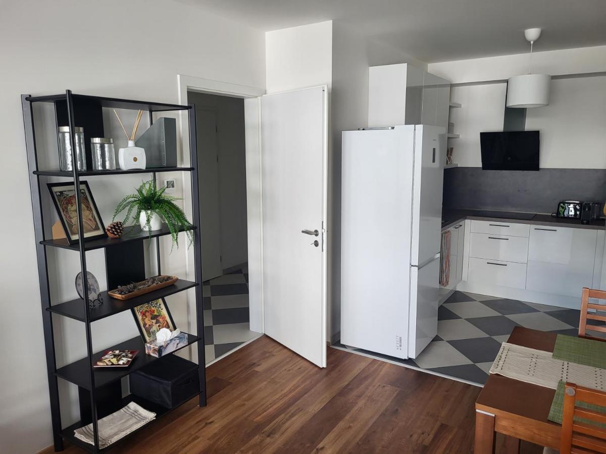 Lejlighed New In Karlin, 8, Close To Center *