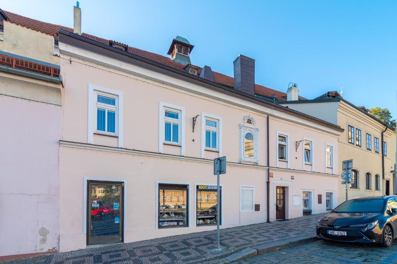 The Bookhouse, 5-bedroom By Castle Aparthotel Prag