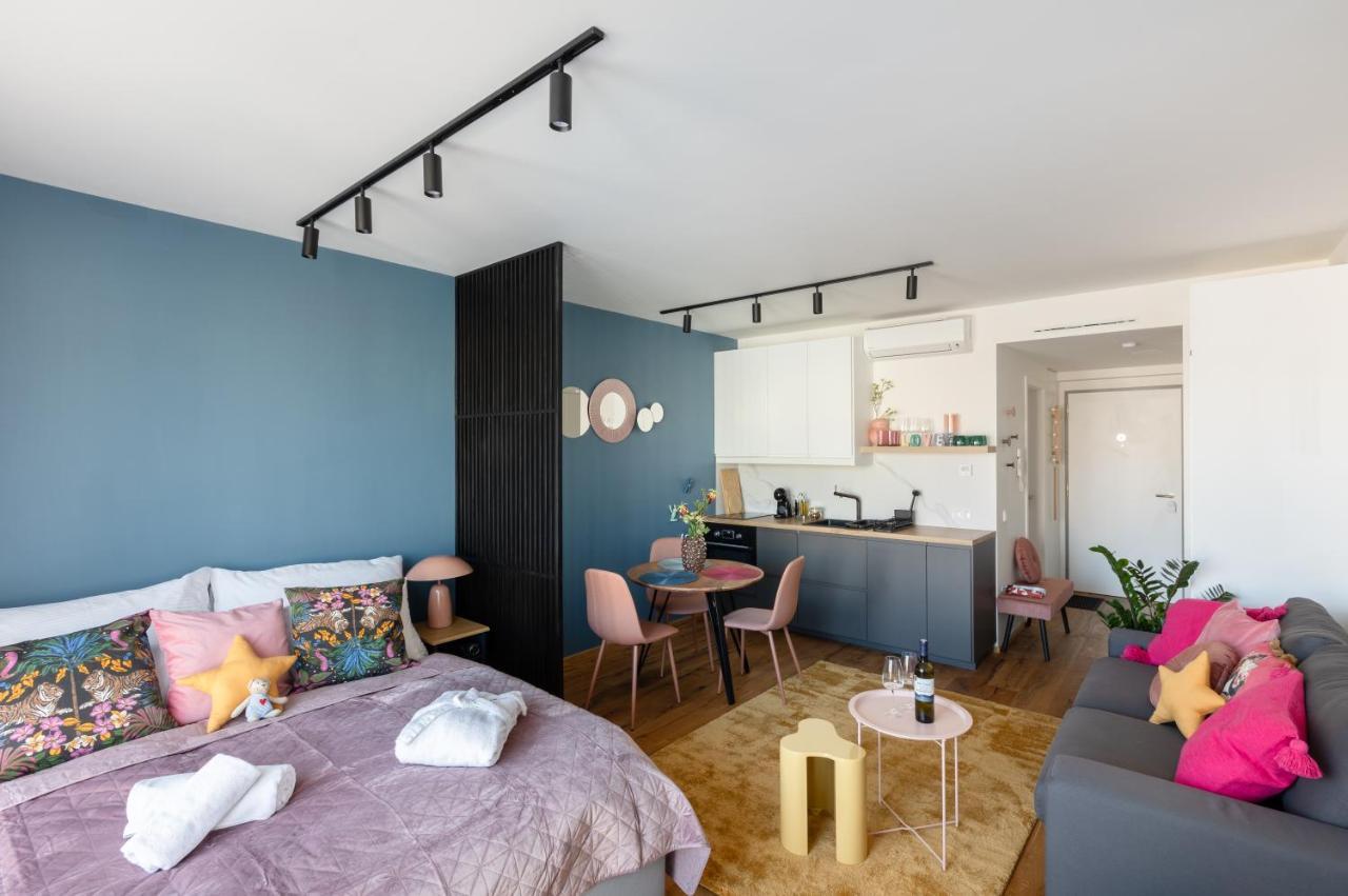 Urban Chic Residences Apartment *