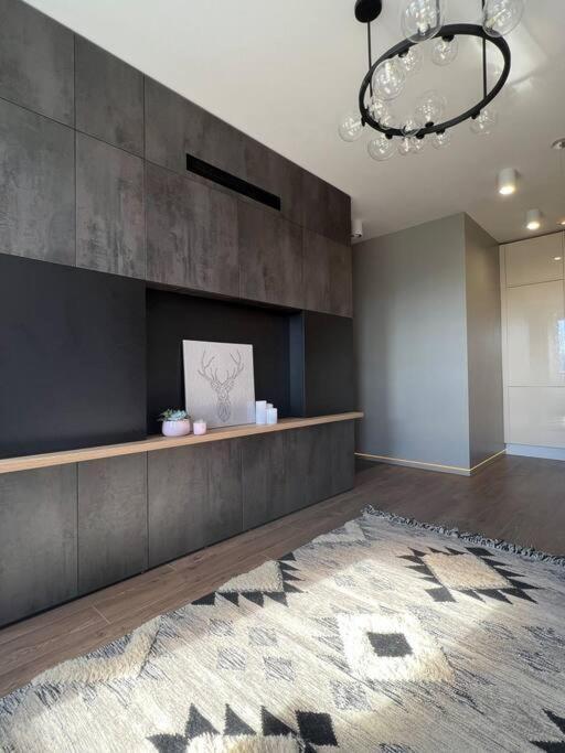 Luxury Pearl With Parking Place In Holesovice Apartment *