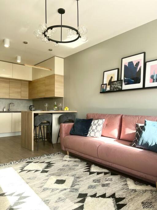 Luxury Pearl With Parking Place In Holesovice * Prag