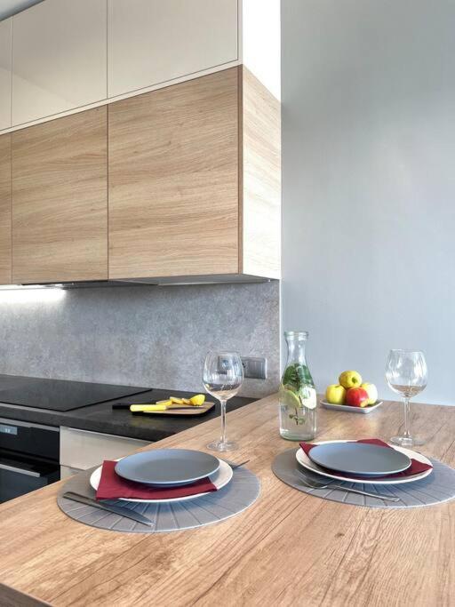 Luxury Pearl With Parking Place In Holesovice Apartment Prag