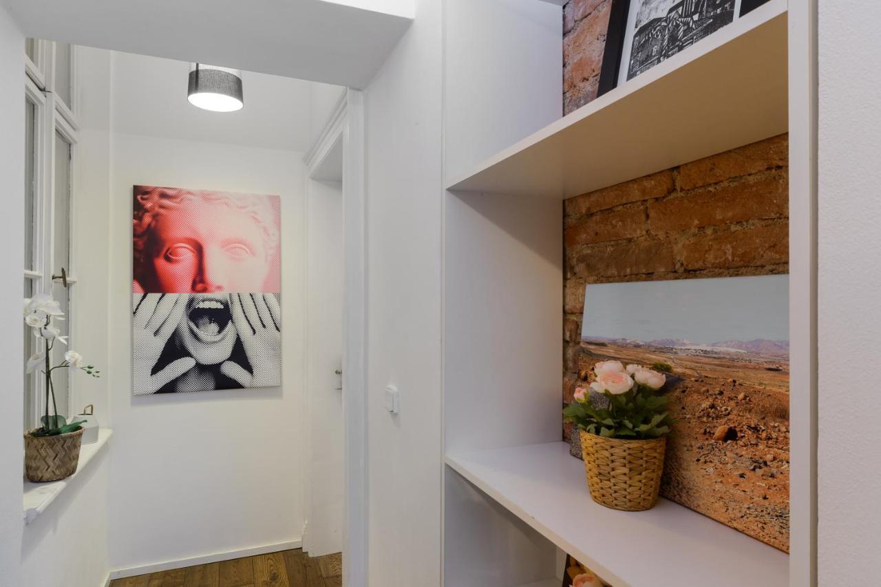 Spacious Near Wenceslas Square With Master Bed *