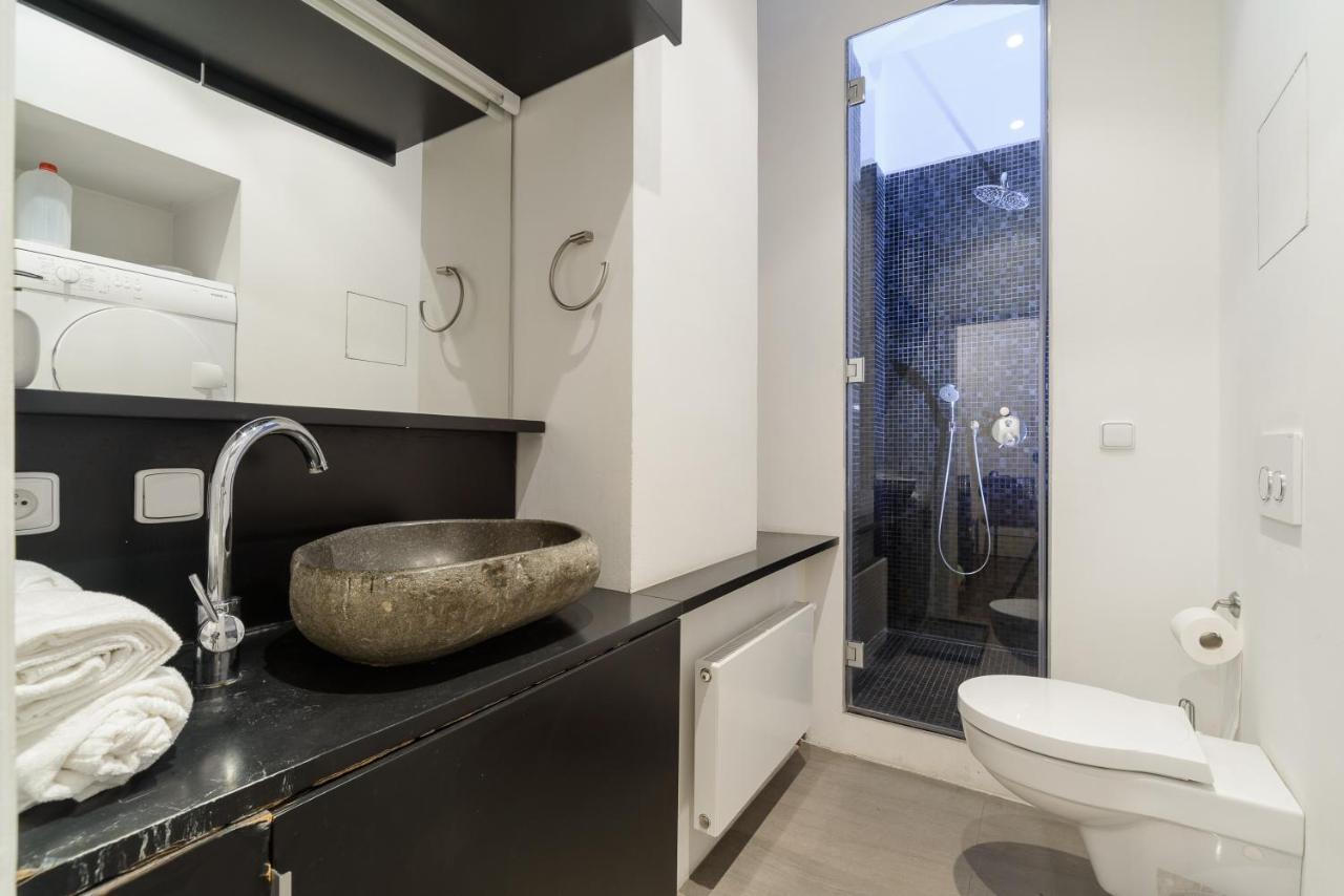 Spacious Near Wenceslas Square With Master Bed Apartment *