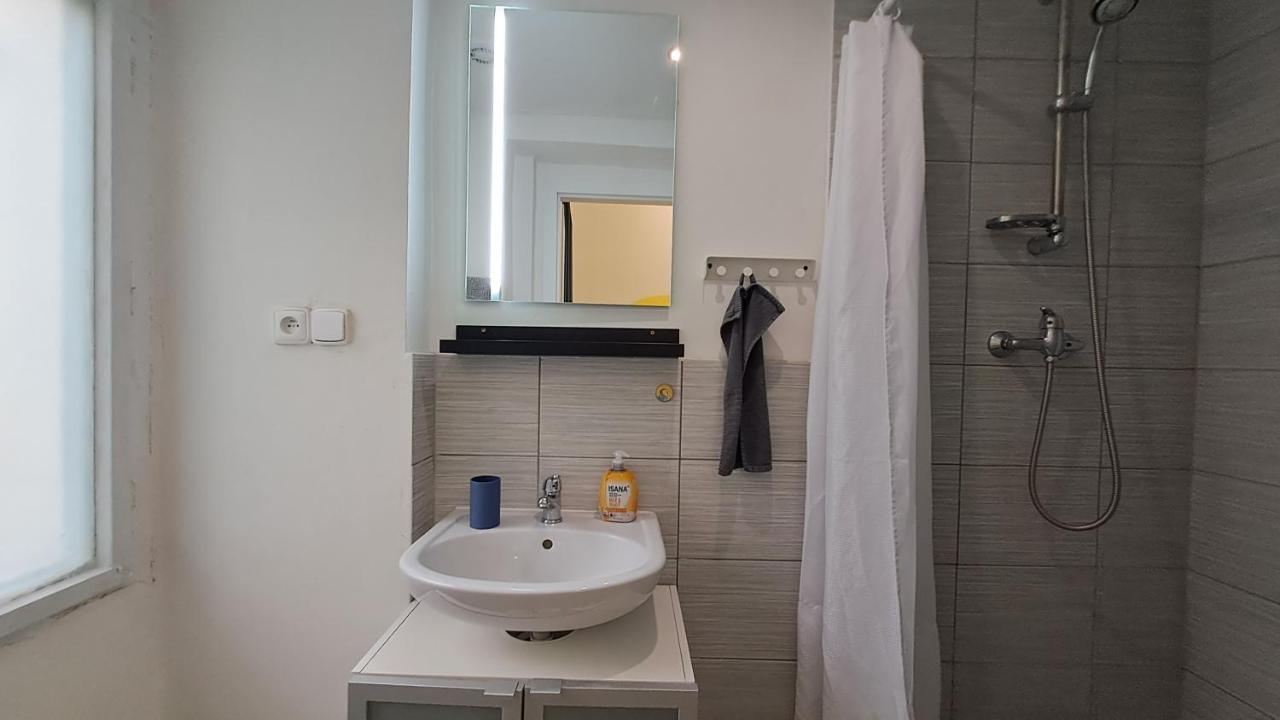 Spacious, Light In Vinohrady Apartment *