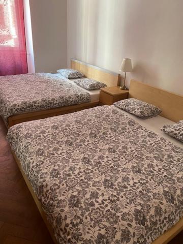 Large 3 Bedroom Family Close To The River Lägenhet