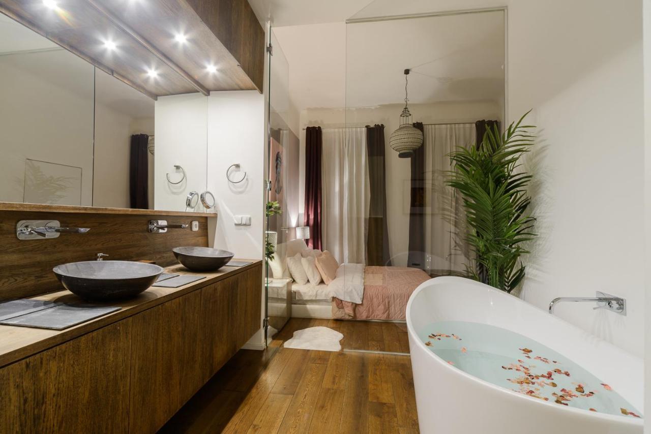 Spacious Near Wenceslas Square With Master Bed Apartment *