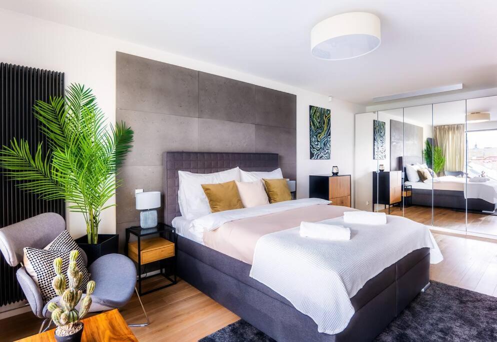 5br+2bath Old Town Industrial Penthouse, A/c *