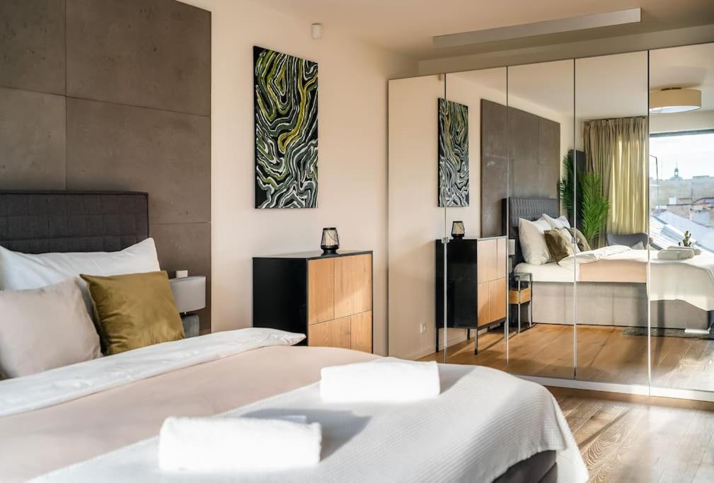 5br+2bath Old Town Industrial Penthouse, A/c Lägenhet Prag