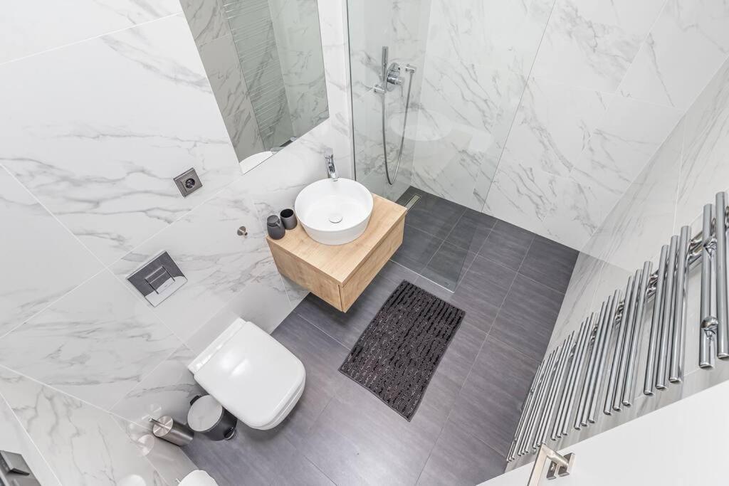 Cozy Quiet New In Karlin Square Apartment Prague