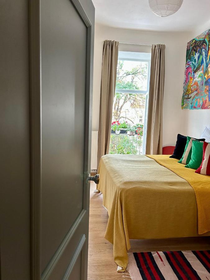 Balcony & King Size Bed * Prag
