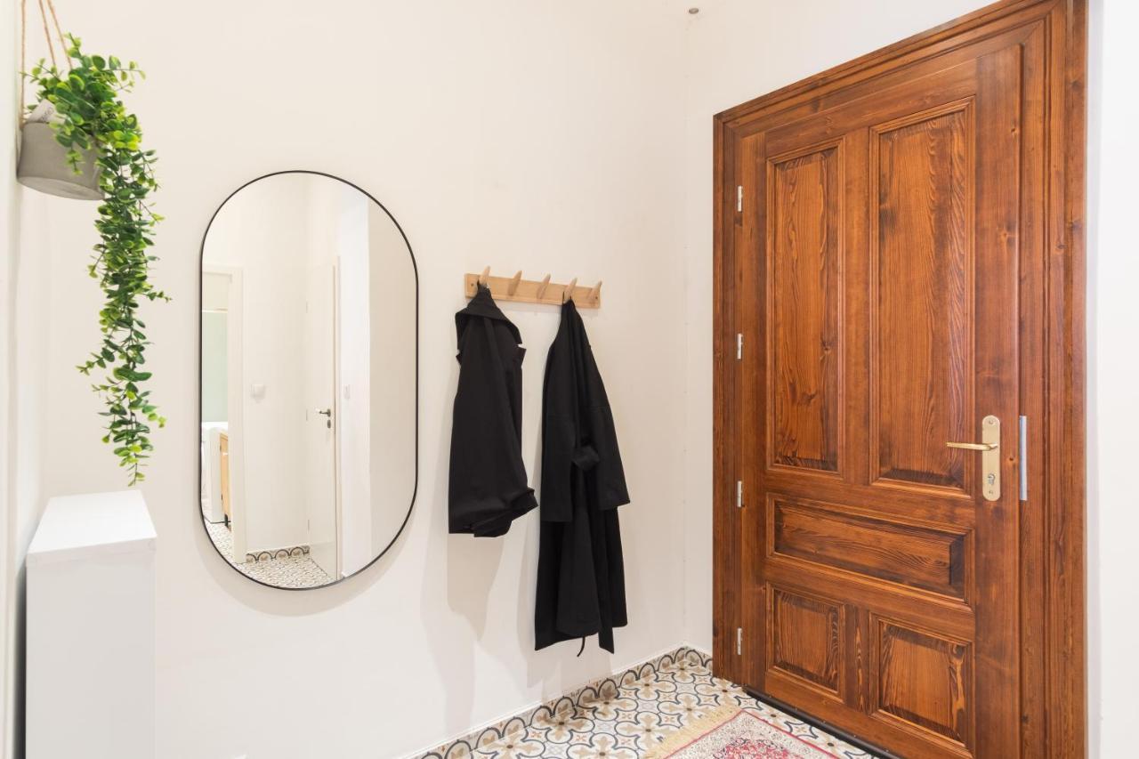 Days - Eclectic In Trendy Area Apartment *