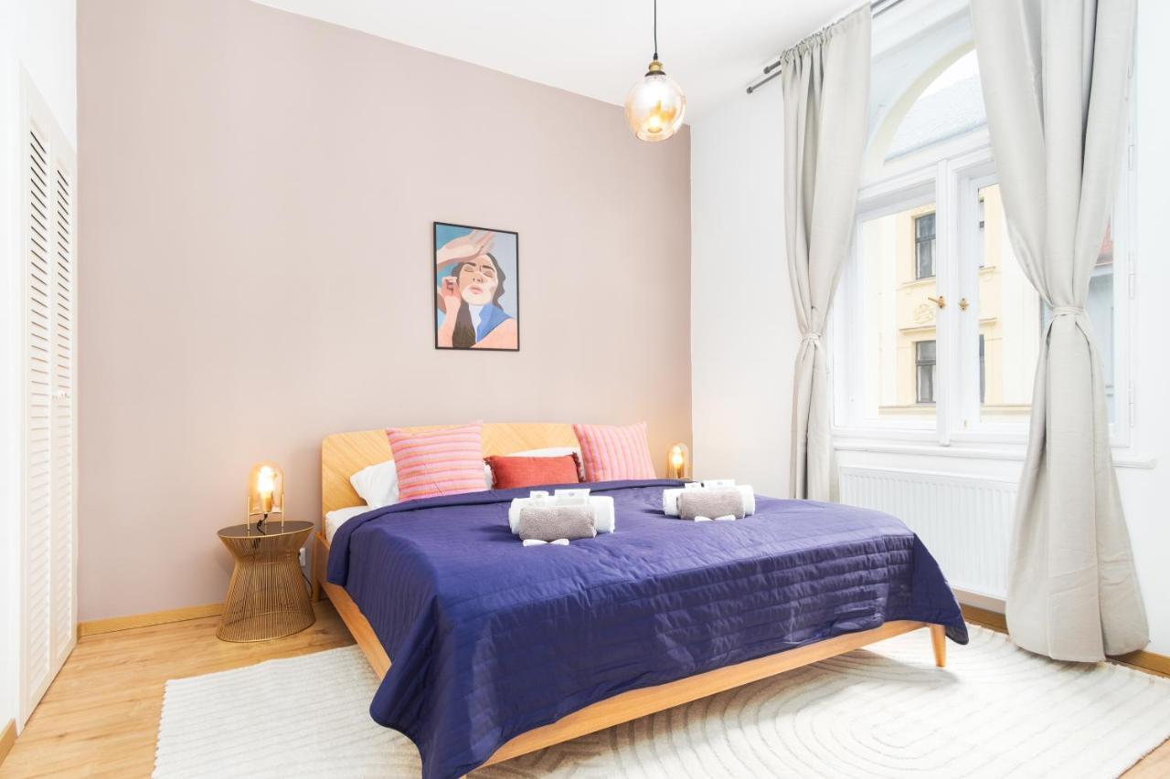 Days - Eclectic In Trendy Area Apartment Prag