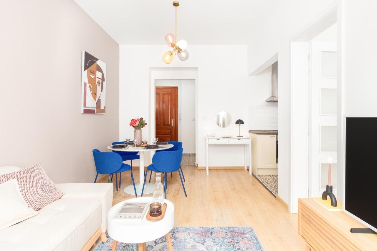 Days - Eclectic In Trendy Area Apartment
